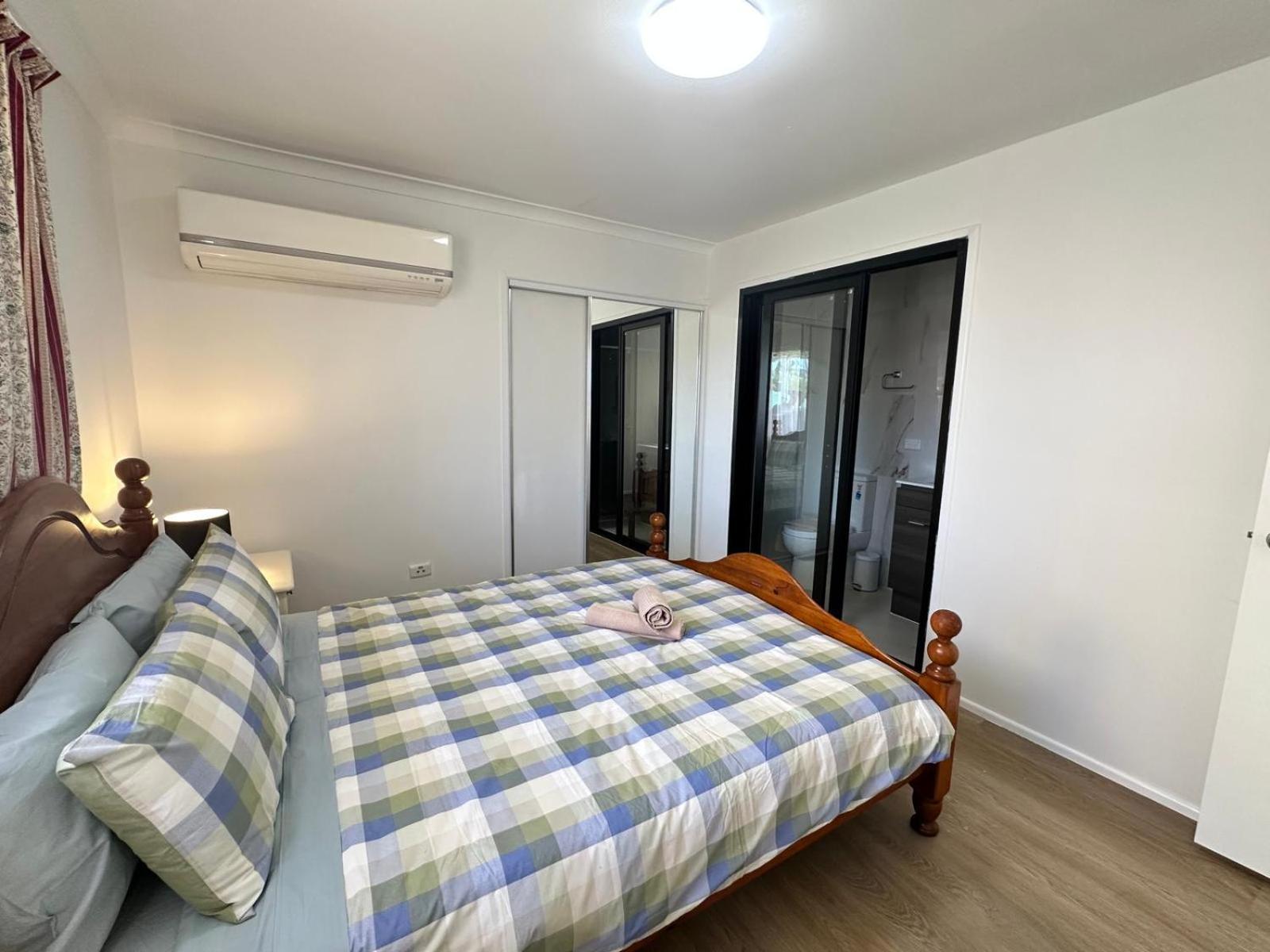 3br Cozy Sunnybank Hills Apartment *